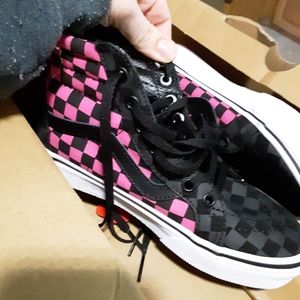 Girls size 2 vans pink and black checked.